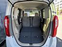 リヤシートを前に倒すとご覧のような広大なラゲッジスペースが作れます。是非一度実車でご確認下さい。