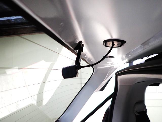 ����h���C�u���R�[�_�[�ł��I�h���C�u���R�[�_�[�͉f���E�����Ȃǂ��L�^���鎩���ԗp�̎ԍڑ��u�̂��Ƃł��B�������̎��̂̍ۂ͂������A���s�̍ۂ̎v���o�Ƃ��ăh���C�u�f�����y���ނ��Ƃ��\�ł��I