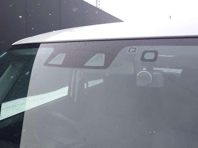 ���s���ɑO���̎ԗ���F�����A�Փ˂������ȂƂ��ɂ̓u���[�L�ƌx��ŏՓˉ���Ɣ�Q�y�����A�V�X�g���Ă���܂��I