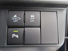 【クリアランスソナー】バンパーに付いたセンサーが障害物を検知！一定の距離に近づくとアラートで教えてくれます♪狭い駐車スペースや車庫入れ時も安心ですね 3