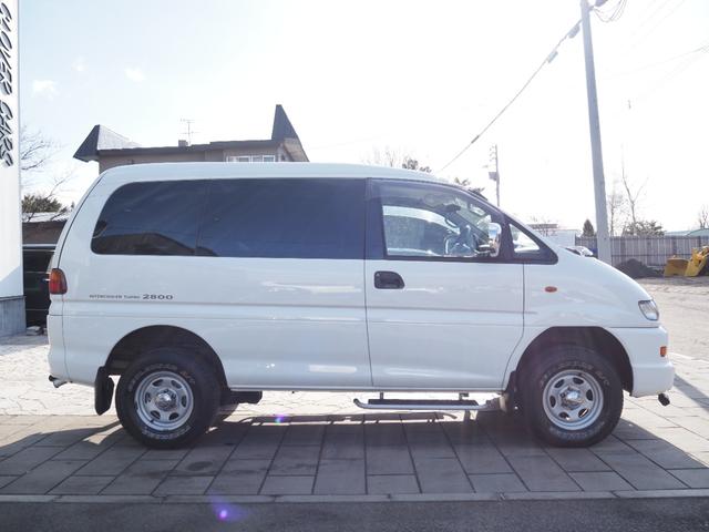 デリカスペースギア 　４ＷＤディーゼルターボ・ハイルーフ・本州車両・走行８２７００ｋｍ・フルノーマル・禁煙車・社外ナビ・Ｂカメラ・フルセグ・Ｂｌｕｅｔｏｏｔｈ・ＥＴＣ・ＤＶＤ・ＡＢＳ（5枚目）