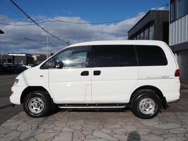 デリカスペースギア 　４ＷＤディーゼルターボ・ハイルーフ・本州車両・走行８２７００ｋｍ・フルノーマル・禁煙車・社外ナビ・Ｂカメラ・フルセグ・Ｂｌｕｅｔｏｏｔｈ・ＥＴＣ・ＤＶＤ・ＡＢＳ（9枚目）