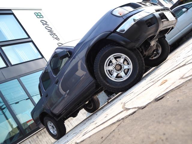 ダットサンピックアップ 　ＡＤダブルキャブ４ＷＤ・修復歴軽度・最終型ディーゼル・下回りサビ少ない・新品ＡＴタイヤ・社外メモリーナビ・フルセグ・ＵＳＢ・ＥＴＣ・エアコン・ロールバー・荷台チッピング塗装（4枚目）