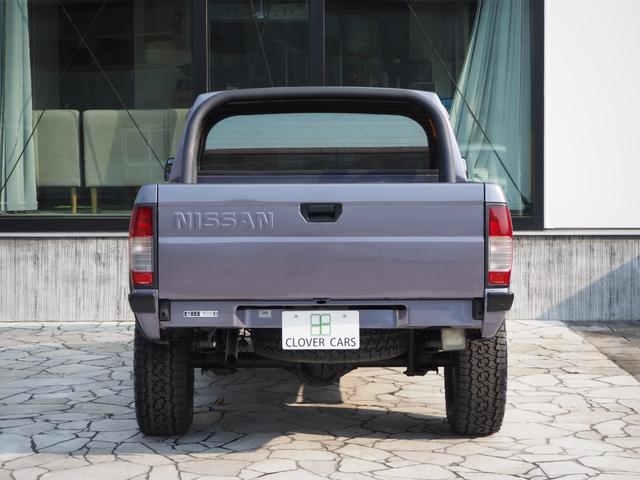 ダットサンピックアップ 　ＡＤダブルキャブ４ＷＤ・修復歴軽度・最終型ディーゼル・下回りサビ少ない・新品ＡＴタイヤ・社外メモリーナビ・フルセグ・ＵＳＢ・ＥＴＣ・エアコン・ロールバー・荷台チッピング塗装（8枚目）