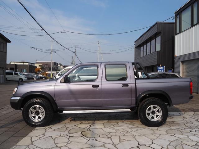 ダットサンピックアップ 　ＡＤダブルキャブ４ＷＤ・修復歴軽度・最終型ディーゼル・下回りサビ少ない・新品ＡＴタイヤ・社外メモリーナビ・フルセグ・ＵＳＢ・ＥＴＣ・エアコン・ロールバー・荷台チッピング塗装（10枚目）