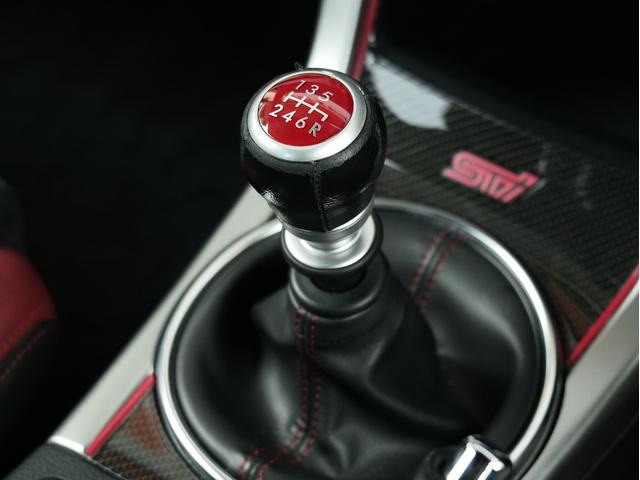 ＷＲＸ ＳＴＩ ＳＴＩ　タイプＳ　ＳＴＩフルエアロ　純正ＢＢＳ１８ＡＷ　大型リアスポイラー　純正パナソニックナビ／フルセグ／ＤＶＤ　バックカメラ　ＥＴＣ　ハーフレザーシート　パワーシート　スマートキー　プッシュスタート　ＳＩドライブ（12枚目）