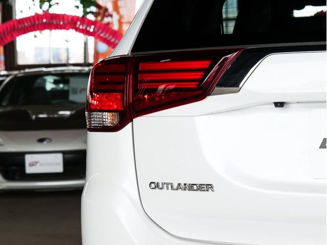 ワンオーナー　夏冬タイヤ付　マルチアラウンドモニター／フルセグ／Ｂｌｕｅｔｏｏｔｈ　前後ドラレコ　　レーダークルーズコントロール　電動テールゲート　ＥＴＣ　純正１８ＡＷ　ステアリングヒーター