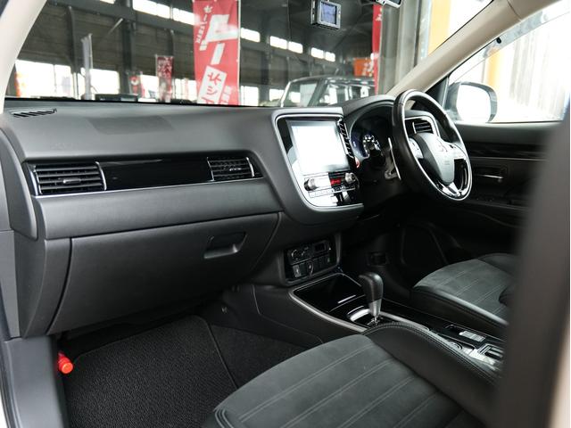 ワンオーナー　夏冬タイヤ付　マルチアラウンドモニター／フルセグ／Ｂｌｕｅｔｏｏｔｈ　前後ドラレコ　　レーダークルーズコントロール　電動テールゲート　ＥＴＣ　純正１８ＡＷ　ステアリングヒーター