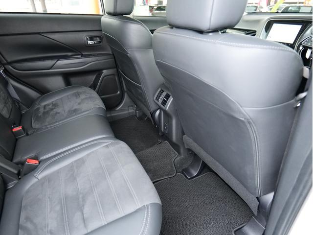 ワンオーナー　夏冬タイヤ付　マルチアラウンドモニター／フルセグ／Ｂｌｕｅｔｏｏｔｈ　前後ドラレコ　　レーダークルーズコントロール　電動テールゲート　ＥＴＣ　純正１８ＡＷ　ステアリングヒーター