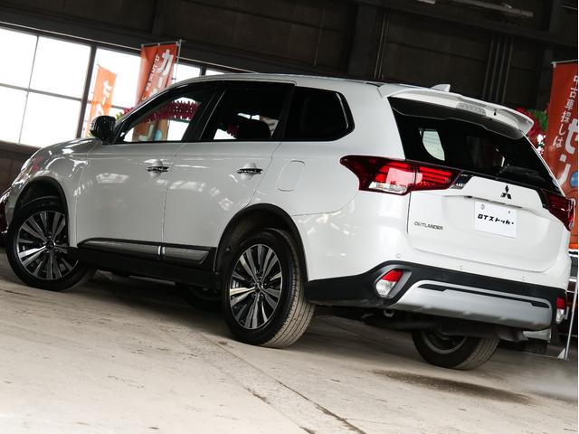 ワンオーナー　夏冬タイヤ付　マルチアラウンドモニター／フルセグ／Ｂｌｕｅｔｏｏｔｈ　前後ドラレコ　　レーダークルーズコントロール　電動テールゲート　ＥＴＣ　純正１８ＡＷ　ステアリングヒーター