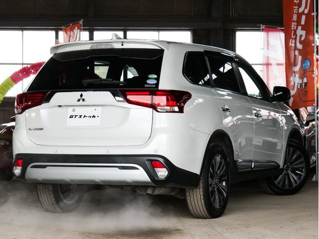 ワンオーナー　夏冬タイヤ付　マルチアラウンドモニター／フルセグ／Ｂｌｕｅｔｏｏｔｈ　前後ドラレコ　　レーダークルーズコントロール　電動テールゲート　ＥＴＣ　純正１８ＡＷ　ステアリングヒーター