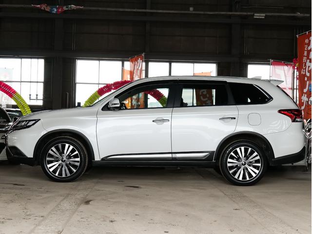 ワンオーナー　夏冬タイヤ付　マルチアラウンドモニター／フルセグ／Ｂｌｕｅｔｏｏｔｈ　前後ドラレコ　　レーダークルーズコントロール　電動テールゲート　ＥＴＣ　純正１８ＡＷ　ステアリングヒーター