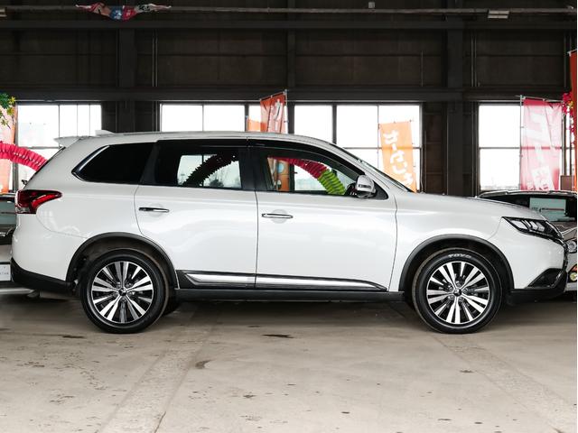 ワンオーナー　夏冬タイヤ付　マルチアラウンドモニター／フルセグ／Ｂｌｕｅｔｏｏｔｈ　前後ドラレコ　　レーダークルーズコントロール　電動テールゲート　ＥＴＣ　純正１８ＡＷ　ステアリングヒーター