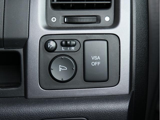 ４ＷＤ　５ＡＴ　スタッドレスタイヤ　純正ＨＤＤナビ　ＥＴＣ　電動格納ドアミラー　運転席助手席パワーシート　オートエアコン　キーレス　ミラーヒーター　ＶＳＡ