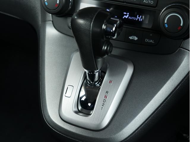 ４ＷＤ　５ＡＴ　スタッドレスタイヤ　純正ＨＤＤナビ　ＥＴＣ　電動格納ドアミラー　運転席助手席パワーシート　オートエアコン　キーレス　ミラーヒーター　ＶＳＡ