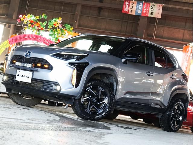 ヤリスクロス ハイブリッドＺ　ワンオーナー　リフトアップ　寒冷地仕様　夏冬タイヤセット　純正ディスプレイオーディオ／Ｂｌｕｅｔｏｏｔｈ／バックカメラ　レーダークルーズ　社外１６ＡＷ　ＢＳＭ　パワーバックドア　リアフォグ（3枚目）