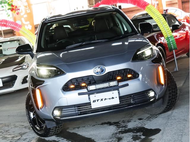 ヤリスクロス ハイブリッドＺ　ワンオーナー　リフトアップ　寒冷地仕様　夏冬タイヤセット　純正ディスプレイオーディオ／Ｂｌｕｅｔｏｏｔｈ／バックカメラ　レーダークルーズ　社外１６ＡＷ　ＢＳＭ　パワーバックドア　リアフォグ（4枚目）