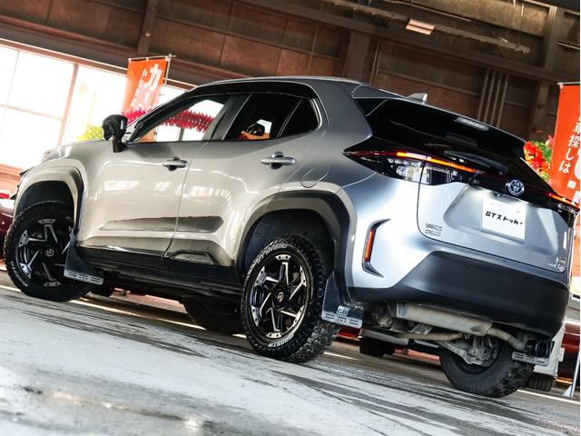 ヤリスクロス ハイブリッドＺ　ワンオーナー　リフトアップ　寒冷地仕様　夏冬タイヤセット　純正ディスプレイオーディオ／Ｂｌｕｅｔｏｏｔｈ／バックカメラ　レーダークルーズ　社外１６ＡＷ　ＢＳＭ　パワーバックドア　リアフォグ（18枚目）