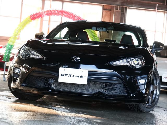 ８６ ＧＴリミテッド　６ＭＴ　ブリッツ車高調　エンケイ１８ＡＷ　ストラーダナビ／フルセグ／ＣＤ／ＤＶＤ　ブリッツマフラー　前後ドラレコ　ハーフレザーシート　シートヒーター　クルーズコントロール　リアスポ　ＬＥＤヘッドライト（4枚目）