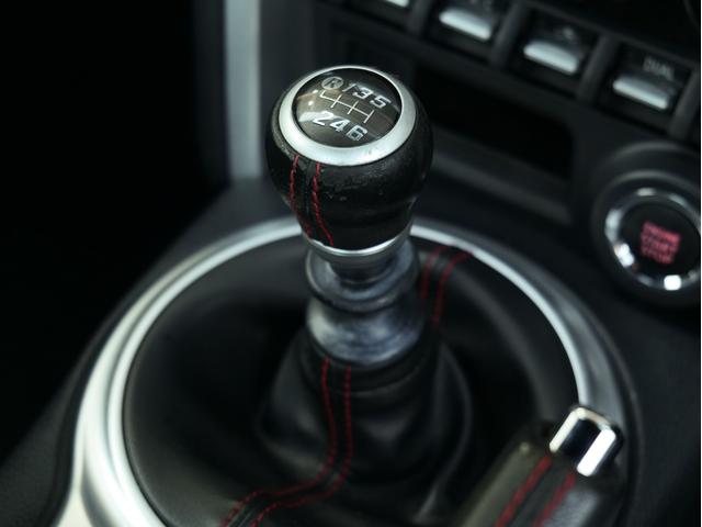 ８６ ＧＴリミテッド　６ＭＴ　ブリッツ車高調　エンケイ１８ＡＷ　ストラーダナビ／フルセグ／ＣＤ／ＤＶＤ　ブリッツマフラー　前後ドラレコ　ハーフレザーシート　シートヒーター　クルーズコントロール　リアスポ　ＬＥＤヘッドライト（12枚目）