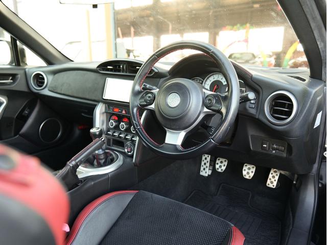 ８６ ＧＴリミテッド　６ＭＴ　ブリッツ車高調　エンケイ１８ＡＷ　ストラーダナビ／フルセグ／ＣＤ／ＤＶＤ　ブリッツマフラー　前後ドラレコ　ハーフレザーシート　シートヒーター　クルーズコントロール　リアスポ　ＬＥＤヘッドライト（14枚目）