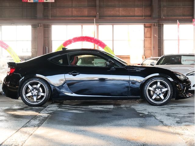 ８６ ＧＴリミテッド　６ＭＴ　ブリッツ車高調　エンケイ１８ＡＷ　ストラーダナビ／フルセグ／ＣＤ／ＤＶＤ　ブリッツマフラー　前後ドラレコ　ハーフレザーシート　シートヒーター　クルーズコントロール　リアスポ　ＬＥＤヘッドライト（41枚目）