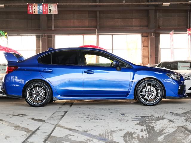 ＳＴＩフルエアロ　大型リアスポイラー　純正ＢＢＳ１８ＡＷ　カロッツェリアナビ／フルセグ／ナビ／バックカメラ　ＥＴＣ　ハーフレザーシート　スマートキー　プッシュスタート　リアフォグ　ＬＥＤヘッドライト