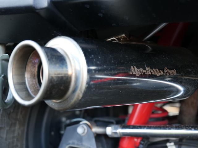 ジムニー ＸＣ　５ＭＴ　ワンオーナー　リフトアップ　ナビ／フルセグ／Ｂカメラ／ＤＶＤ／ＣＤ／Ｂｌｕｅｔｏｏｔｈ　デジタルミラー　フロントカメラ　ショートバンパー　ＲＹＡＳ１６ＡＷ　外マフラー　ゼロ１０００チャンバー（18枚目）