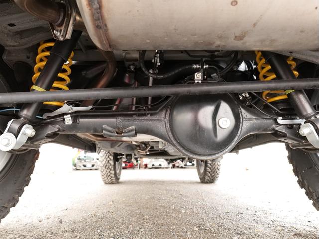 ジムニー ＸＣ　５ＭＴリフトアップ　外１６ＡＷ　ジオランダーＭ／Ｔ　ショートバンパー　クルーズコントロール　シートヒーター　ケンウッドＣＤ／ＵＳＢ／Ｂｌｕｅｔｏｏｔｈオーディオ　ＬＥＤヘッドライト　フォグライト（9枚目）