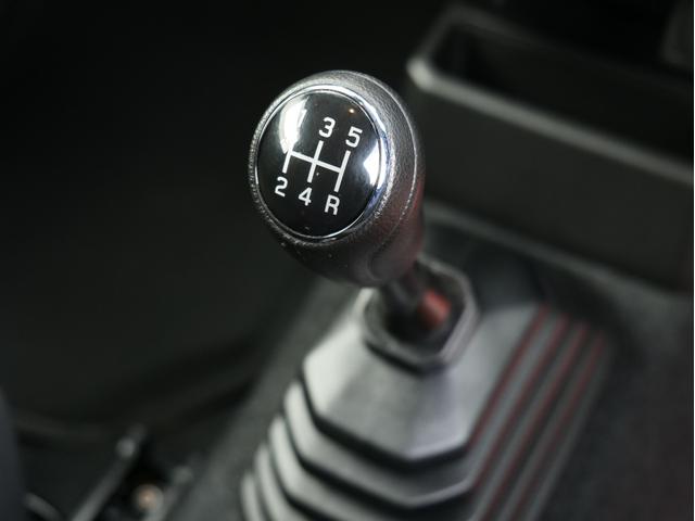 ジムニー ＸＣ　５ＭＴリフトアップ　外１６ＡＷ　ジオランダーＭ／Ｔ　ショートバンパー　クルーズコントロール　シートヒーター　ケンウッドＣＤ／ＵＳＢ／Ｂｌｕｅｔｏｏｔｈオーディオ　ＬＥＤヘッドライト　フォグライト（11枚目）