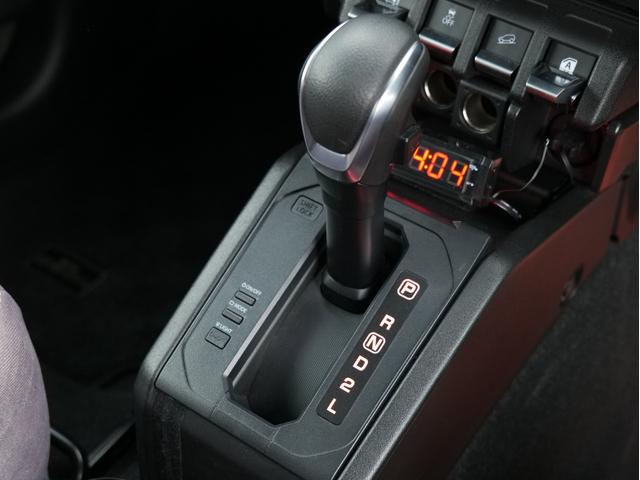 ジムニーシエラ ＪＬ　４ＡＴ　本州仕入れ　リフトアップ　レイズ１６インチアルミ　ルーフラック　リアラダー　ボンネットバイザー　社外マフラー　ナビ　フルセグ　Ｂｌｕｅｔｏｏｔｈ　バックカメラ　ＥＴＣ　ドラレコ　ＩＰＦフォグ（11枚目）