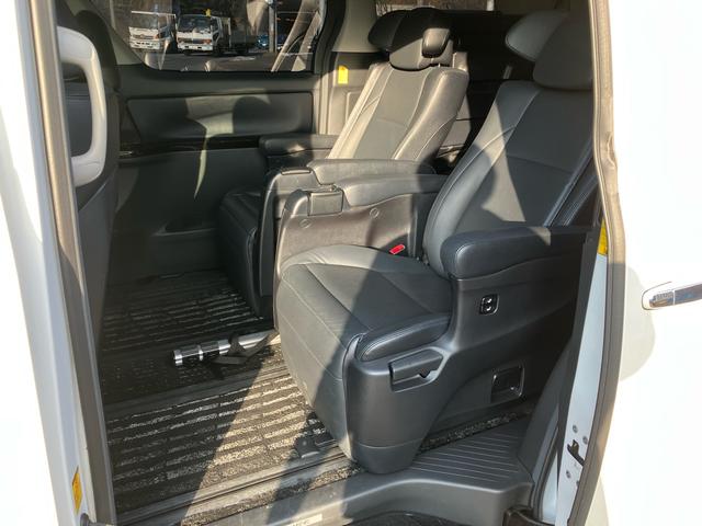 ヴェルファイアハイブリッド ＺＲ　Ｇエディション　４ＷＤ　ＴＶ付ナビ　バックカメラ　全周囲カメラ　スマートキー　エンジンスターター　サンルーフ　パワーシート　オットマン　シートヒーター　両側パワースライドドア　スタッドレスタイヤ付　２年保証付き（14枚目）