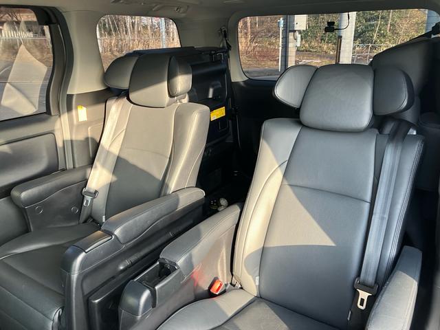 ヴェルファイアハイブリッド ＺＲ　Ｇエディション　４ＷＤ　ＴＶ付ナビ　バックカメラ　全周囲カメラ　スマートキー　エンジンスターター　サンルーフ　パワーシート　オットマン　シートヒーター　両側パワースライドドア　スタッドレスタイヤ付　２年保証付き（17枚目）