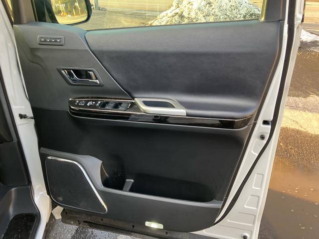 ヴェルファイアハイブリッド ＺＲ　Ｇエディション　４ＷＤ　ＴＶ付ナビ　バックカメラ　全周囲カメラ　スマートキー　エンジンスターター　サンルーフ　パワーシート　オットマン　シートヒーター　両側パワースライドドア　スタッドレスタイヤ付　２年保証付き（28枚目）