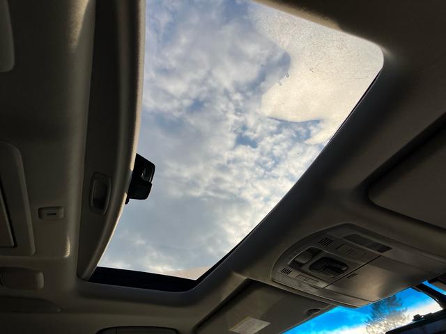 ヴェルファイアハイブリッド ＺＲ　Ｇエディション　４ＷＤ　ＴＶ付ナビ　バックカメラ　全周囲カメラ　スマートキー　エンジンスターター　サンルーフ　パワーシート　オットマン　シートヒーター　両側パワースライドドア　スタッドレスタイヤ付　２年保証付き（38枚目）