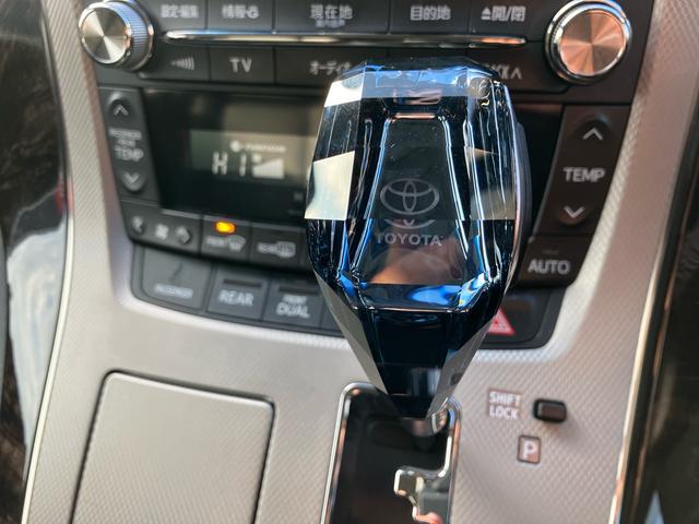 ヴェルファイアハイブリッド ＺＲ　Ｇエディション　４ＷＤ　ＴＶ付ナビ　バックカメラ　全周囲カメラ　スマートキー　エンジンスターター　サンルーフ　パワーシート　オットマン　シートヒーター　両側パワースライドドア　スタッドレスタイヤ付　２年保証付き（41枚目）