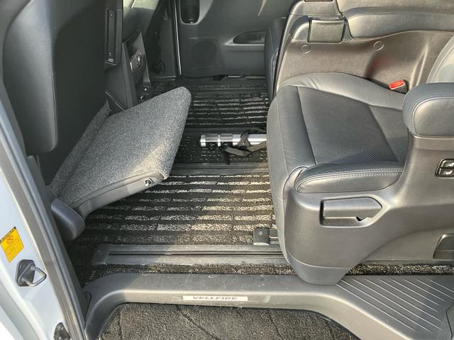 ヴェルファイアハイブリッド ＺＲ　Ｇエディション　４ＷＤ　ＴＶ付ナビ　バックカメラ　全周囲カメラ　スマートキー　エンジンスターター　サンルーフ　パワーシート　オットマン　シートヒーター　両側パワースライドドア　スタッドレスタイヤ付　２年保証付き（52枚目）
