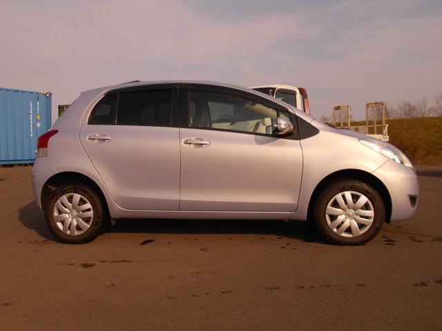 ヴィッツ F 修復歴無し 4WD 寒冷地仕様 車検令和9年4月迄 キーレス ナビ TV ETC 夏タイヤ社外15インチAW(5枚目)