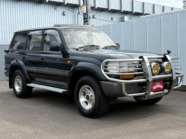 ランドクルーザー８０ ＶＸリミテッド　後期型　センターデフロック　サンルーフ　純正アルミ　オートクルーズ　ヒッチメンバー　社外マフラー　車検Ｒ８年９月（2枚目）