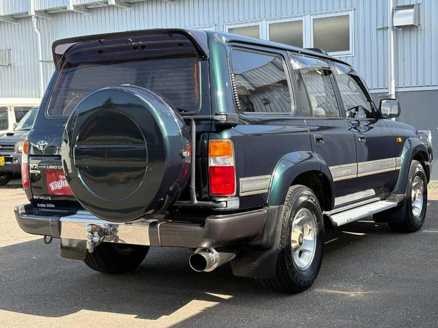 ランドクルーザー８０ ＶＸリミテッド　後期型　センターデフロック　サンルーフ　純正アルミ　オートクルーズ　ヒッチメンバー　社外マフラー　車検Ｒ８年９月（4枚目）