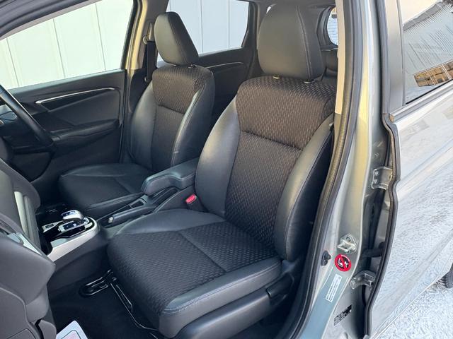 フィットハイブリッド Lパッケージ 4WD 純正ナビ Bluetoothオーディオ 地デジ バックカメラ 純正スターター ハーフレザー ワンオーナー車 走行7.5万km 車検R10年2月 夏冬タイヤセット(21枚目)