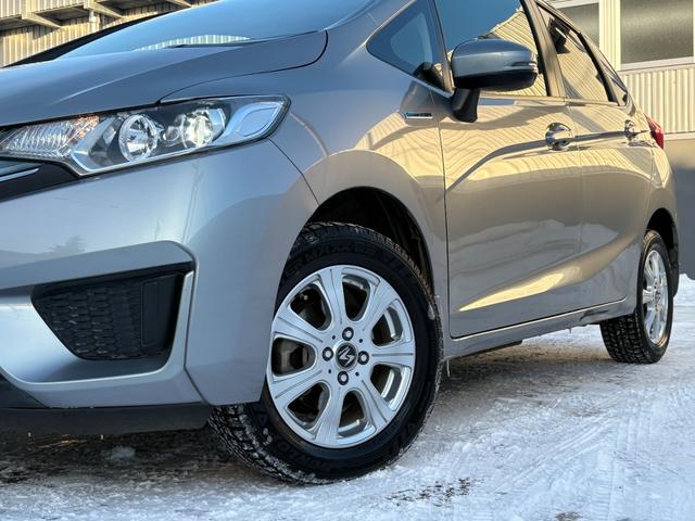 フィットハイブリッド Lパッケージ 4WD 純正ナビ Bluetoothオーディオ 地デジ バックカメラ 純正スターター ハーフレザー ワンオーナー車 走行7.5万km 車検R10年2月 夏冬タイヤセット(35枚目)
