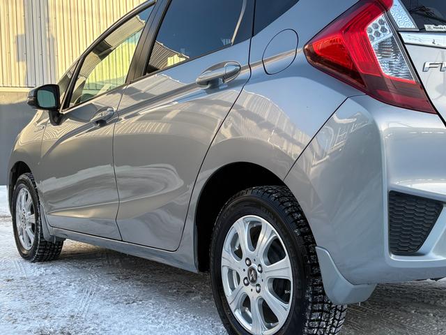 フィットハイブリッド Lパッケージ 4WD 純正ナビ Bluetoothオーディオ 地デジ バックカメラ 純正スターター ハーフレザー ワンオーナー車 走行7.5万km 車検R10年2月 夏冬タイヤセット(36枚目)