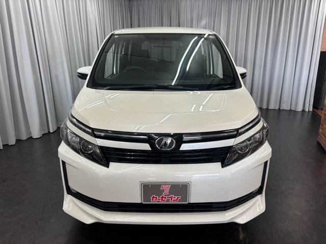 ヴォクシー Ｘ　４ＷＤ　　ナビ　ＴＶ：フルセグ　バックカメラ　ＥＴＣ　社外エンジンスターター　片側電動スライドドア　フリップダウンモニター　寒冷地仕様　キーレス　ＬＥＤヘッドライト　３列シート　電動格納ミラー（8枚目）