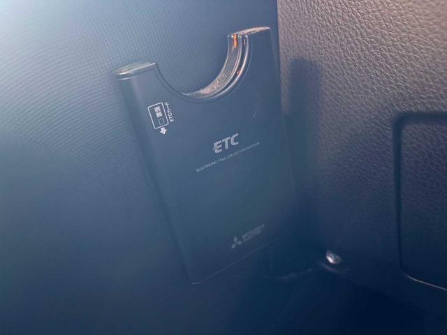 ヴォクシー Ｘ　４ＷＤ　　ナビ　ＴＶ：フルセグ　バックカメラ　ＥＴＣ　社外エンジンスターター　片側電動スライドドア　フリップダウンモニター　寒冷地仕様　キーレス　ＬＥＤヘッドライト　３列シート　電動格納ミラー（80枚目）