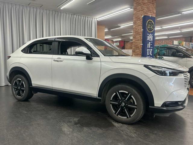 ヴェゼル Ｇ　４ＷＤ　プッシュスタート　ＬＥＤヘッドライト　フォグランプ　ステアリングスイッチ　純正ナビ　バックカメラ　横滑り防止（8枚目）
