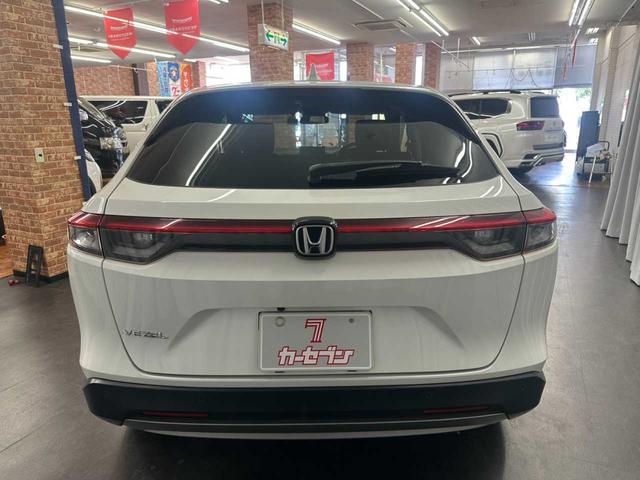 ヴェゼル Ｇ　４ＷＤ　プッシュスタート　ＬＥＤヘッドライト　フォグランプ　ステアリングスイッチ　純正ナビ　バックカメラ　横滑り防止（15枚目）