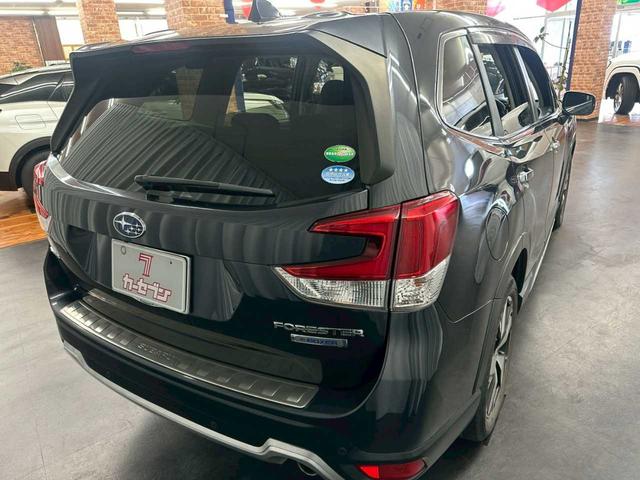 フォレスター アドバンス　４ＷＤ　バックカメラ　ＥＴＣ　パワーバックドア　プッシュスタート　純正アルミホイール　フォグランプ　ナビ　ＵＳＢ　ステコン　クルーズコントロール　パワーシート　パドルシフト（9枚目）