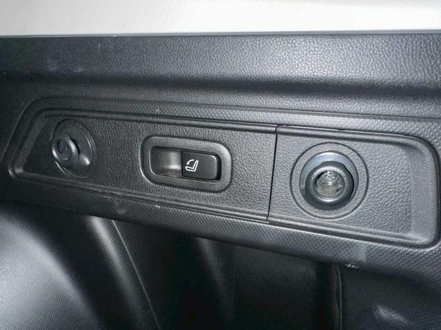 フォレスター アドバンス　４ＷＤ　バックカメラ　ＥＴＣ　パワーバックドア　プッシュスタート　純正アルミホイール　フォグランプ　ナビ　ＵＳＢ　ステコン　クルーズコントロール　パワーシート　パドルシフト（22枚目）