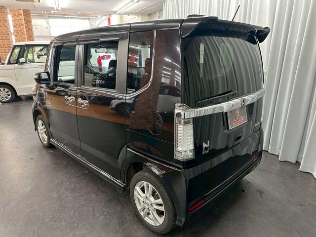 Ｎ－ＢＯＸカスタム Ｇ・ターボパッケージ　４ＷＤ　ナビ　バックカメラ　プッシュスタート　社外アルミホイール　両側パワースライドドア　社外エンジンスターター　ステコン　アイドリングストップ（9枚目）